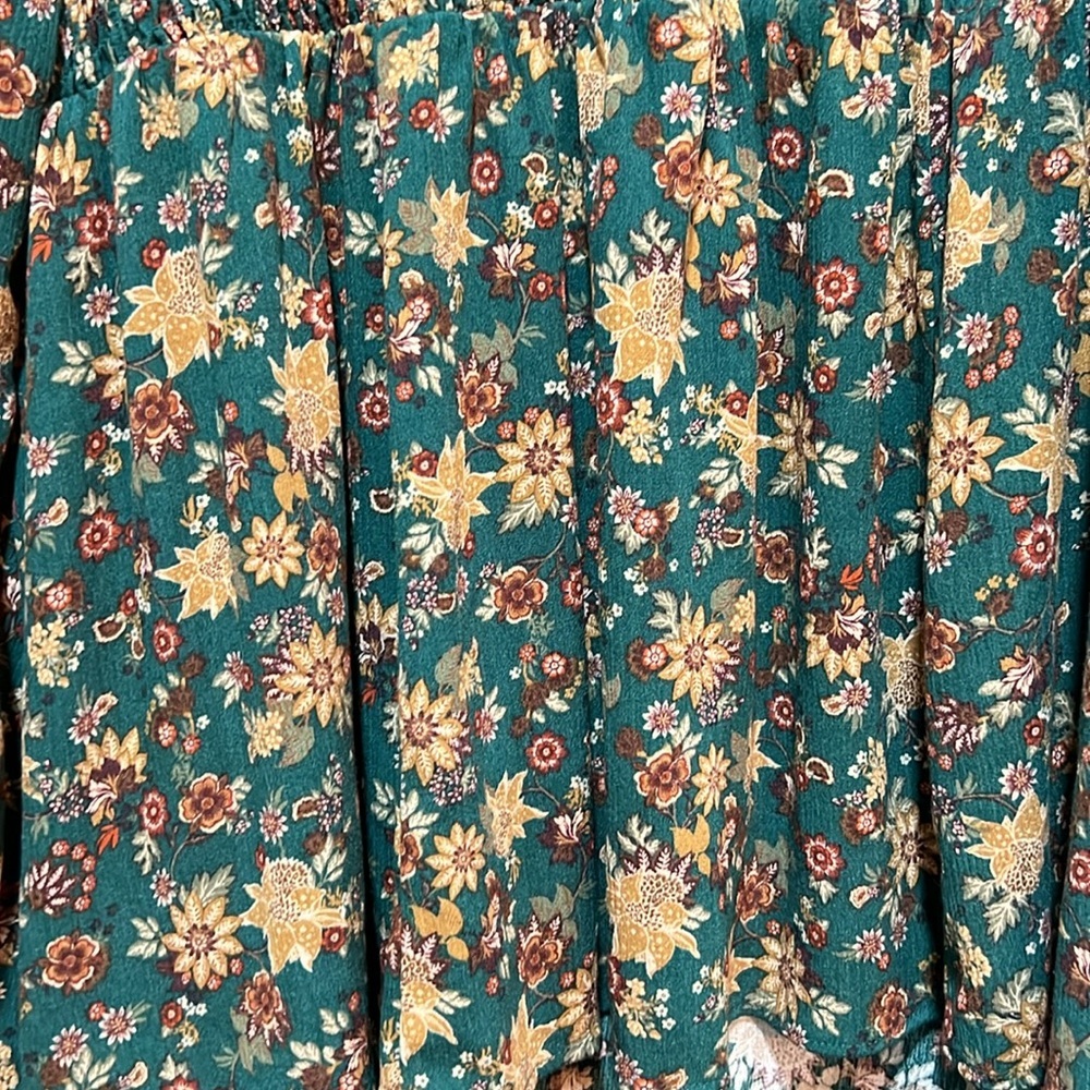 Torrid Smocked Floral Blouse 2 2X Green Long Sleeves Ruffle Shoulders Boho Flowy - Picture 4 of 13